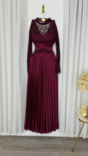 فستان عنابي دانتيل بليسيه طويل أنيق للمناسبات