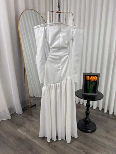 فستان سهرة أوف وايت بتطريز نجوم يدوي | فساتين هلو...