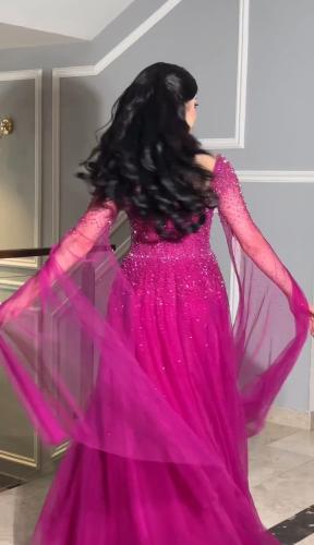 Royal Fuchsia | فستان فوشي بتطريز كريستال وأكمام ت...
