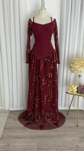 فستان سهرة عنابي بورغندي بقصة كورسيه وتطريز ترتر ي...