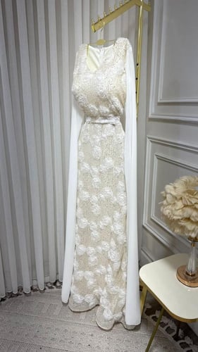 فستان سهرة أبيض بتطريز ورد وترتر فاخر