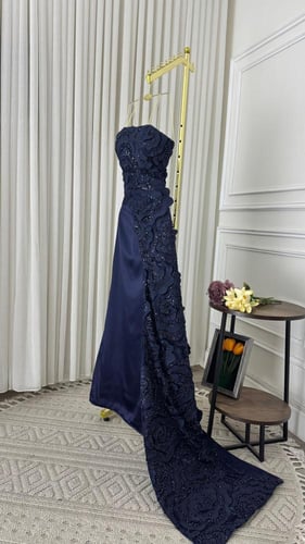 Royal Night – فستان كحلي ملكي