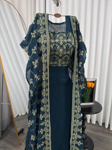 جلابية شيفون ملكية مطرزة بشت فخم بترولي وذهبي – فس...