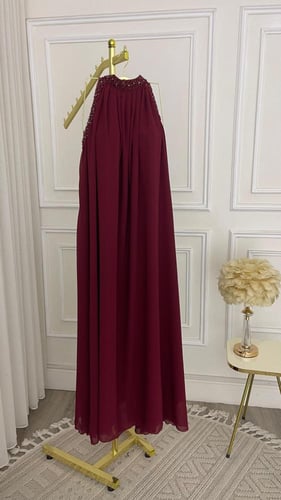 فستان سهرة خمري واسع بتطريز يدوي فاخر