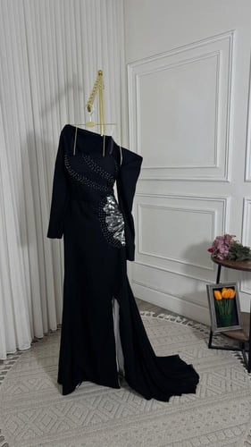 فستان سهرة اسود كت واحد مطرز كريستال مع شيفون وفتح...