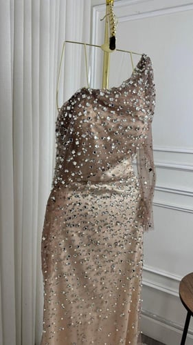 فستان سهرة شامبين بتطريز مرايا بكتف واحد – Champag...