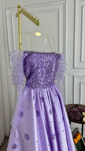 Lavender Bloom – فستان لافندر ملكي بخامة ميكادو وت...