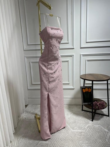 فستان Pink Whisper – همسة فخامة تسرق الأنظار