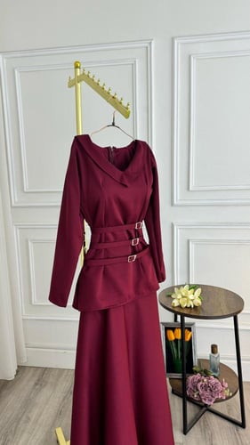 طقم Royal Maroon – فخامة ملكية بثلاثة إبزيمات وأنا...