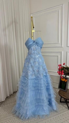 فستان سهرة تل طبقات بصدف معقود ولمسات ترتر – Layer...