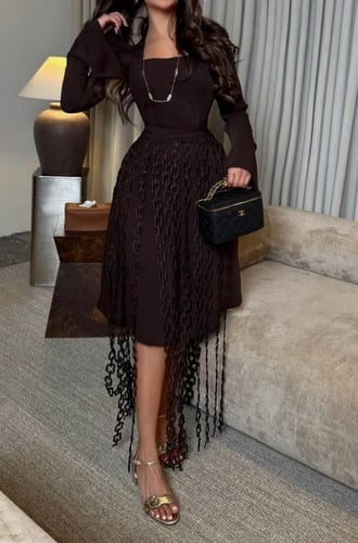 فستان ميدي بني للمناسبات بقماش باربي وتطريز سلاسل...