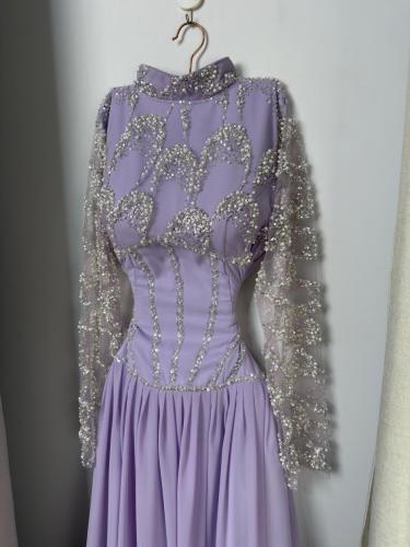 فستان سهرة ليلك مطرّز بأكمام شفافة – Hello Noni