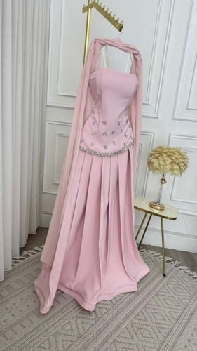 فستان سهرة وردي مطرز كريستال بكسرات بلكلوش – Blush...