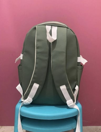 حقيبة ظهر اخضر