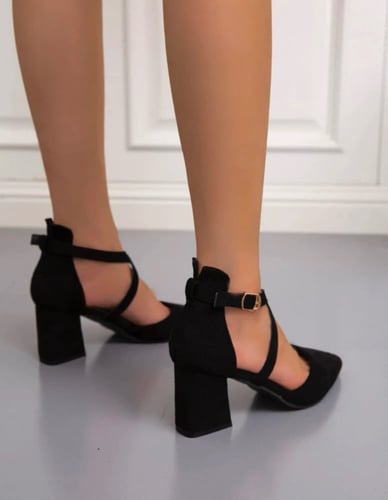 حذاء عالي اسود