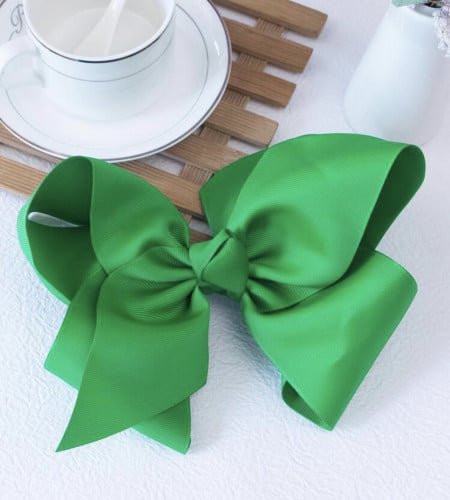 فيونكة كبيره لشعر اخضر