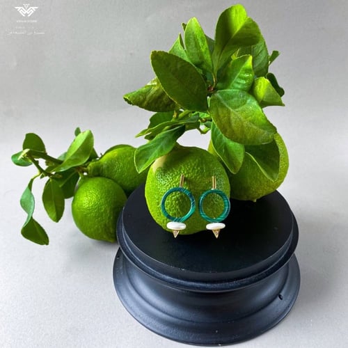 حلق الملاكايت و اللؤلؤ بالفضه المطليه بالذهب