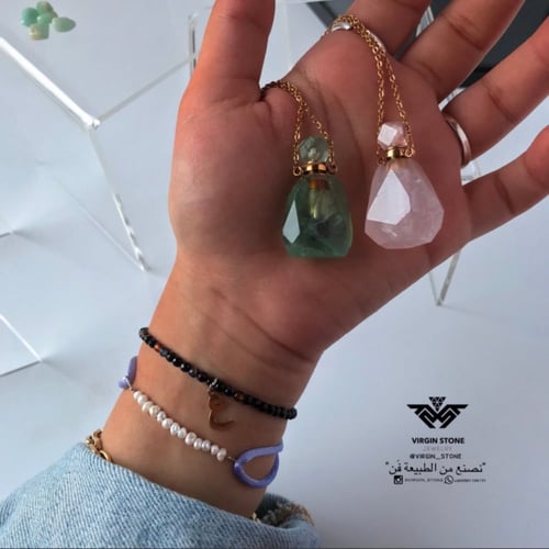 قنينة عبق العود من الأحجار الكريمة