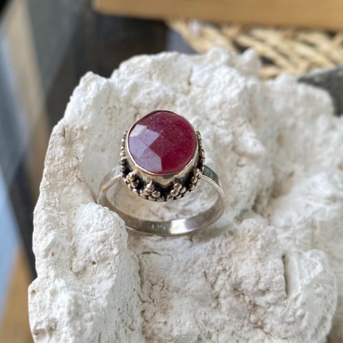 خاتم من الفضه و الياقوت الأحمر