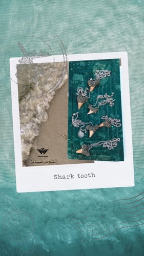 سن قرش مطعّم بحجر البايرايت