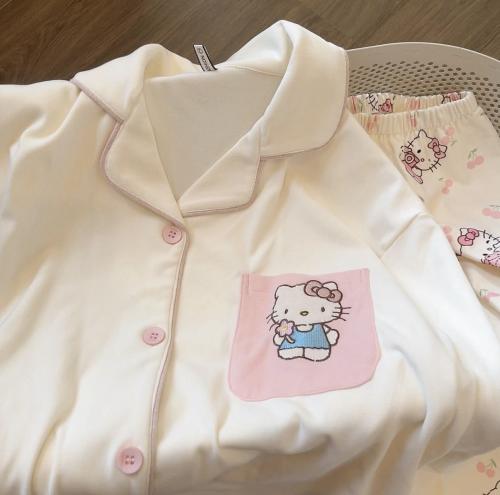 بجامة هيلو كيتي