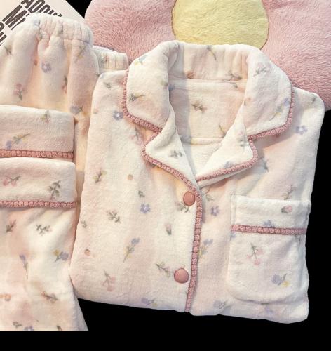 بجامة هيلو كيتي