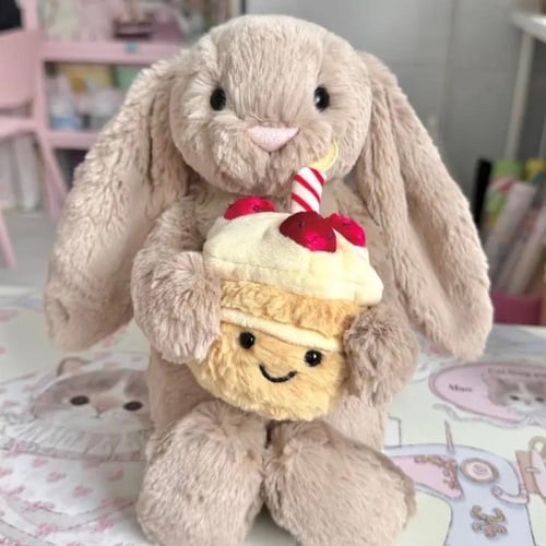 ارنوب حامل كيكة