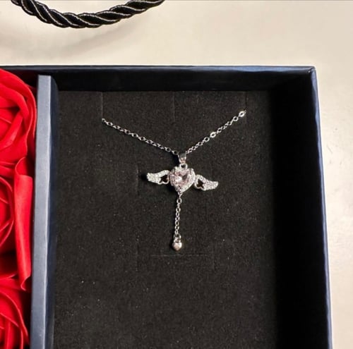 قلادة مع تغليف