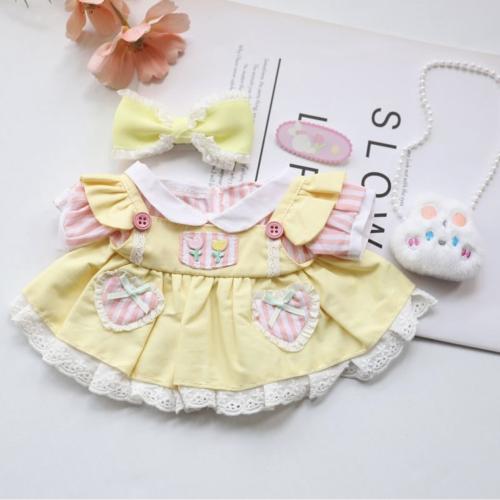 دب مع طقم الملابس