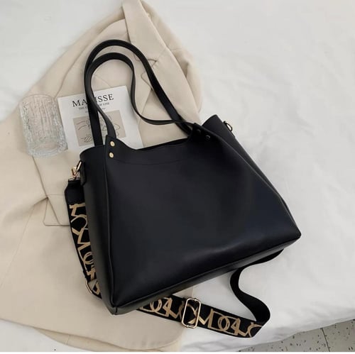 شنطه انيقه مع الدميه