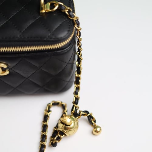 شنطة شانيل فانيتي - بمسكة علوية C106