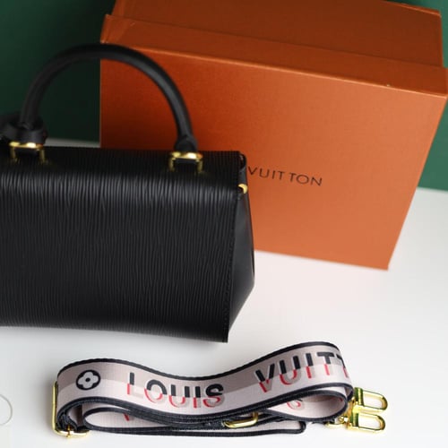 شنطة لويس فيتون كابوسينس LF108