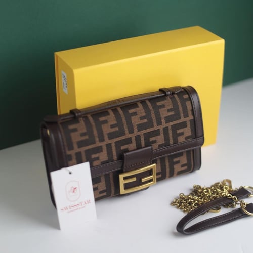 شنطة فندي باجيت بروش F106