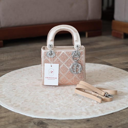 ليدي ديور R101