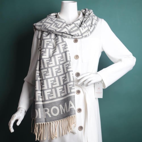 شال فندي F110