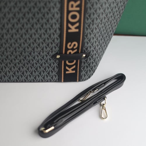 شنطة مايكل كورس M124