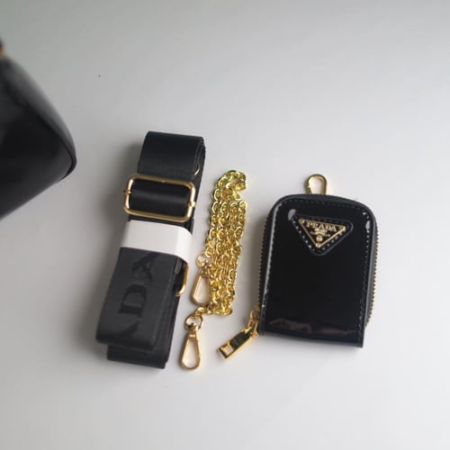 شنطة برادا ري اديشن لامع B112