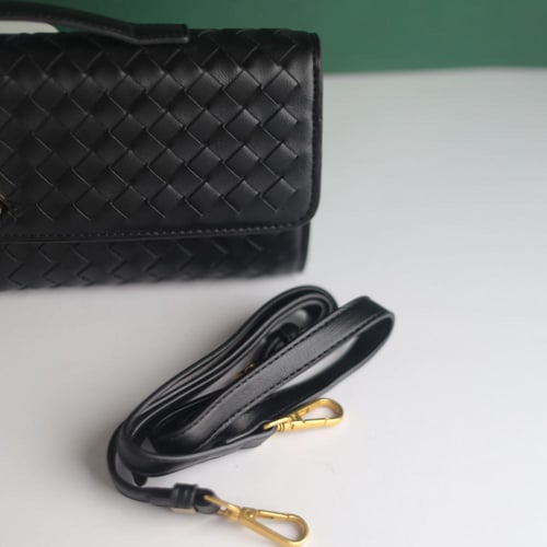 شنطة بوتيغا أنديامو كلتش BT101