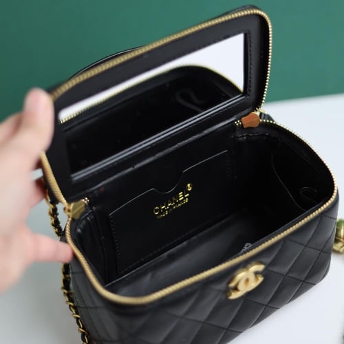 شنطة شانيل فانيتي - بمسكة علوية C106