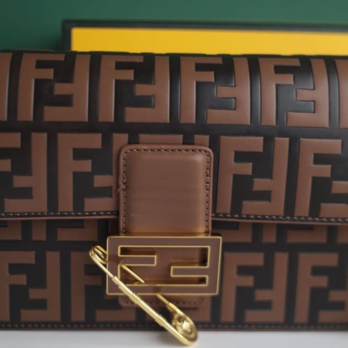 شنطة فندي دايموند F114