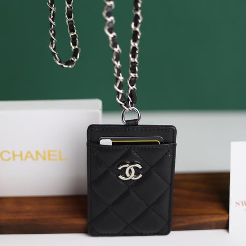 حامل بطاقات شانيل C18