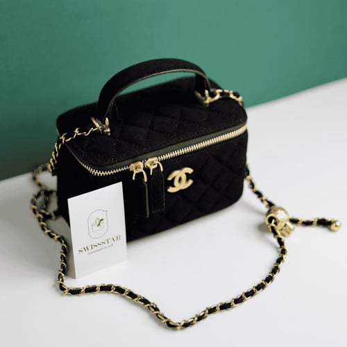 شنطة شانيل فانيتي مخملي C156