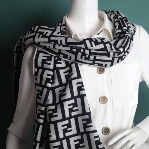 شال فندي F110