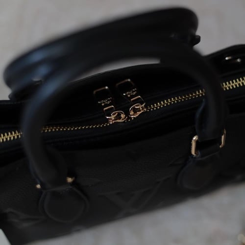 شنطة لويس فيتون اون ذا جو صغير LF107