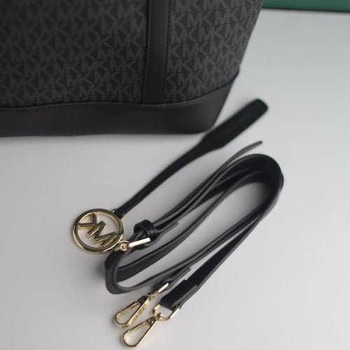 شنطة مايكل كورس صوفيا M108