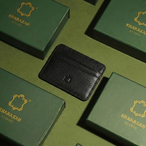 محفظة كروت كلاسيكية باللون الأسود