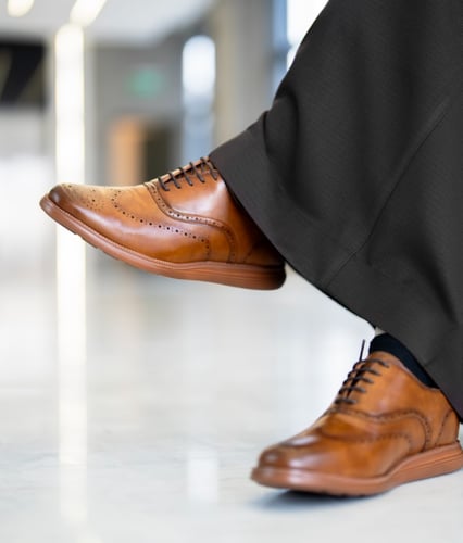 حذاء (CLASSIC) اكسفورد فاخر باللون الجملي