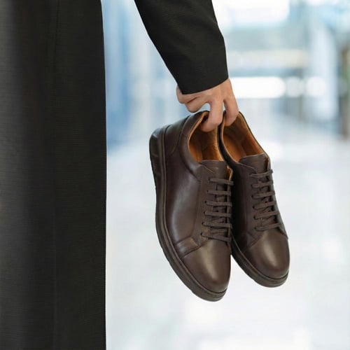 حذاء (DAILY) Sneakers جلد بقر طبيعي باللون البني
