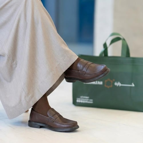 حذاء (CLASSIC) Dress جلد بقر طبيعي باللون البني