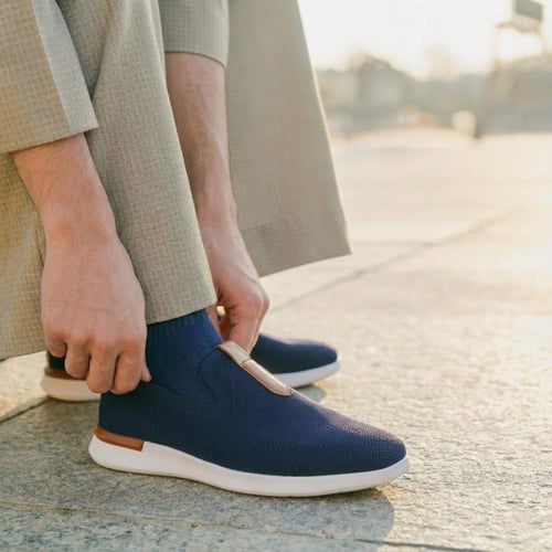 حذاء (DAILY) كاجول عصري بتصميم عملي باللون الكحلي